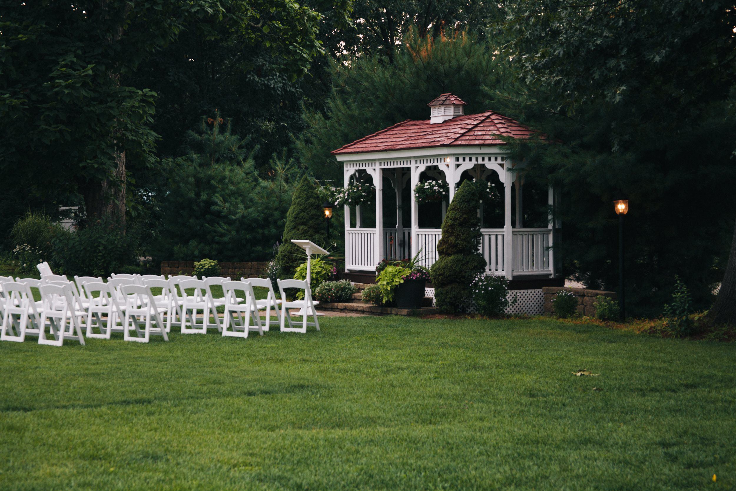 You can get married at the gazebo. (COURTESY LENZI’S CATERING)