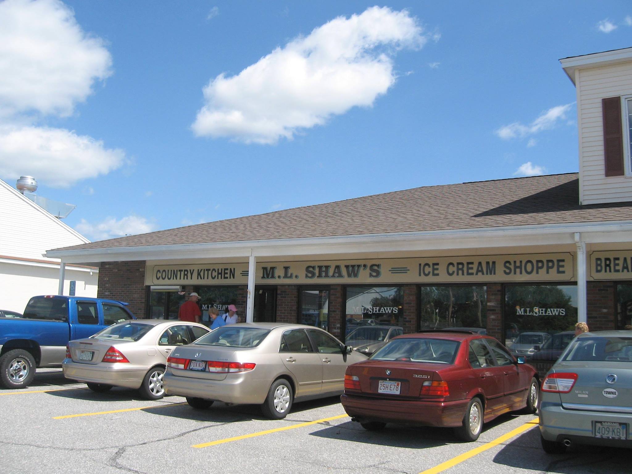 The cars are always lined up outside M.L. Shaw’s. (COURTESY M.L. SHAW’S)