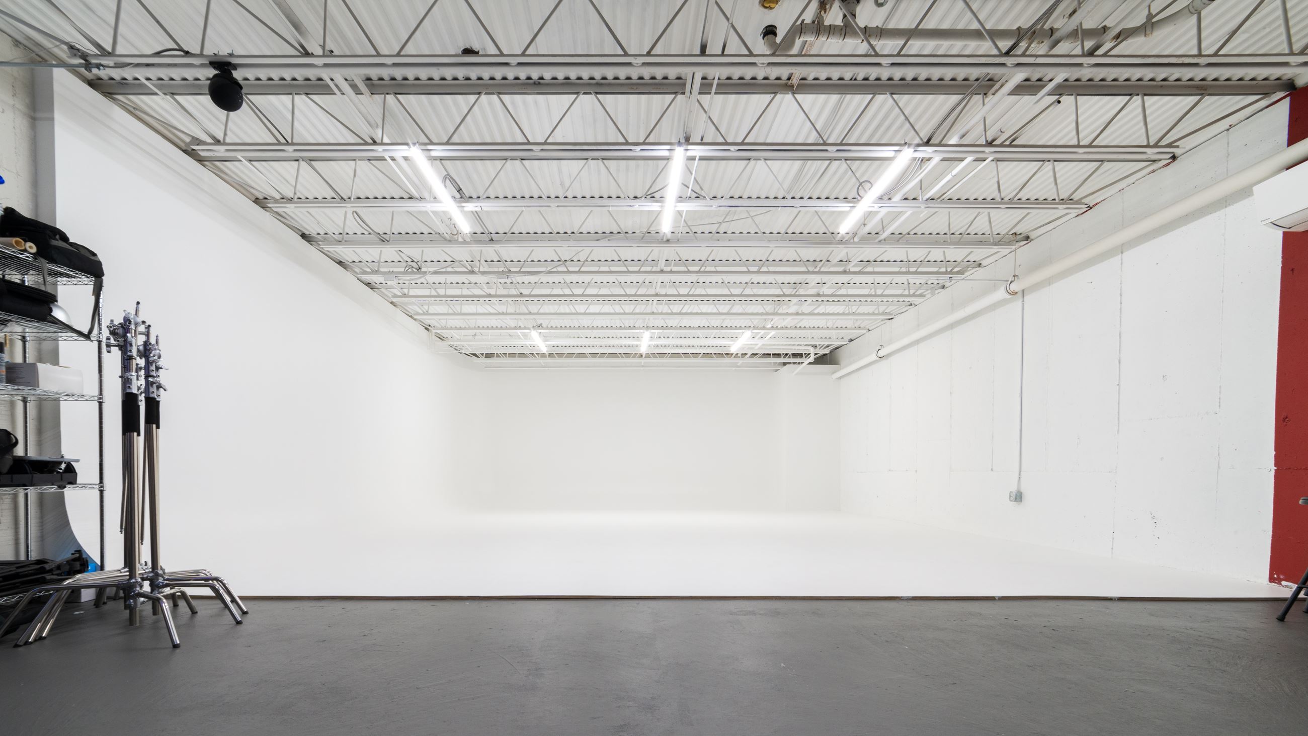 The 700-square-foot infinity wall in the downstairs space (FORTY FIRST STUDIOS PHOTO)